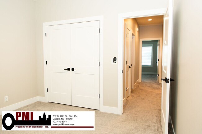 Building Photo - 5 Bedroom and 3 Bathroom House