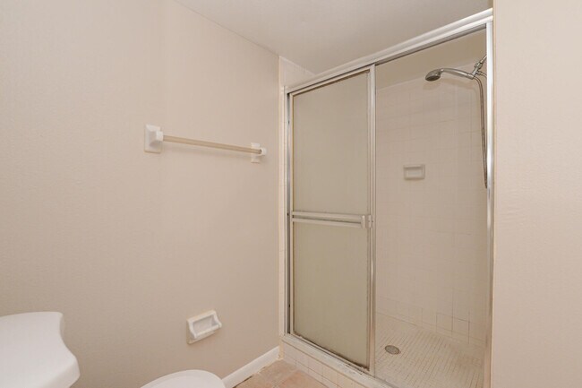 Building Photo - 1540 SE Royal Green Cir