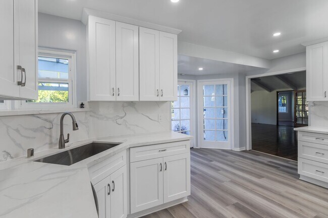 Building Photo - 4668 St Clair Ave