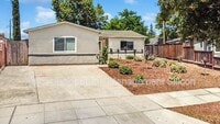 Building Photo - 3115 Calzar Dr
