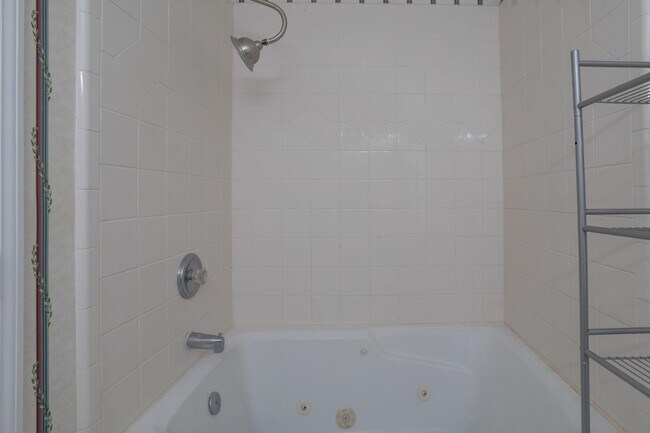 Building Photo - 3569 Chatelaine Dr