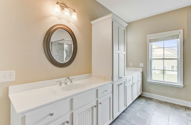 Building Photo - 2005 Kings Gate Ln