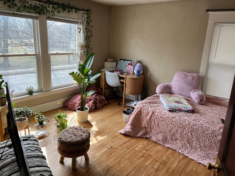 Building Photo - 1301 Fulton St W