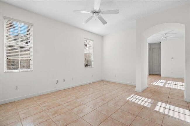 Building Photo - 556 Tomahawk Ct