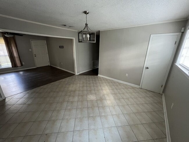 Building Photo - 3-Bedroom, 1.5-Bath Home in Baker  | Available Now!