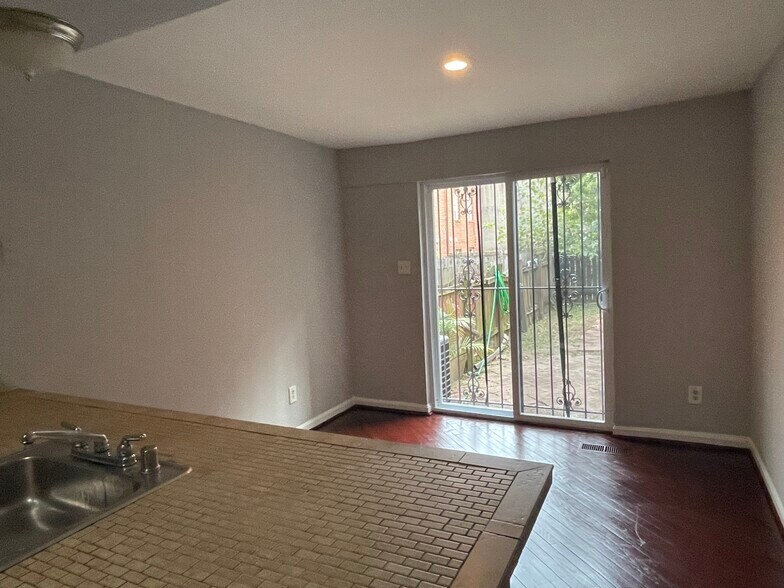 Building Photo - 737 McHenry St