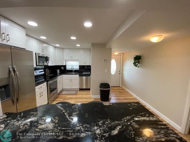 Building Photo - 9420 S Hollybrook Lake Dr