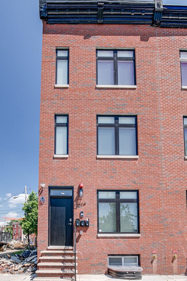Primary Photo - 2019 N College Ave