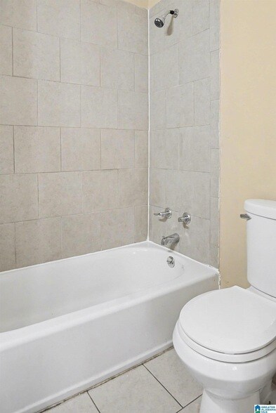 Building Photo - 1811 Fairfax Ave