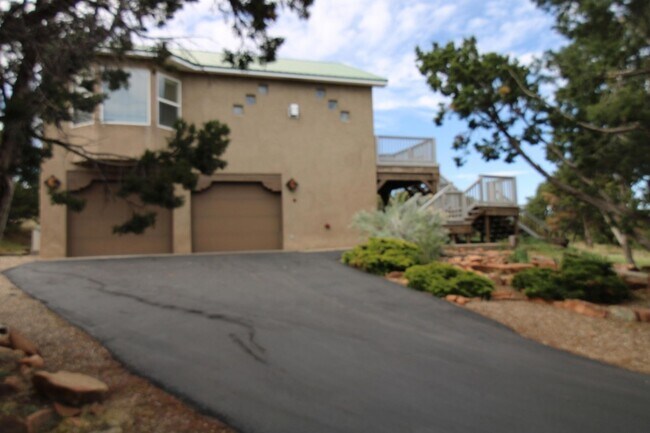 Building Photo - 7 Metate Dr