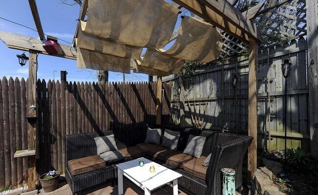 Building Photo - 1012 7th St SE