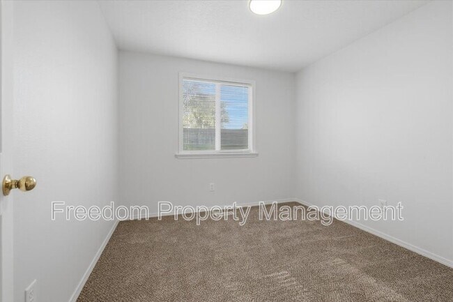 Building Photo - 1020 Aspen Grove St