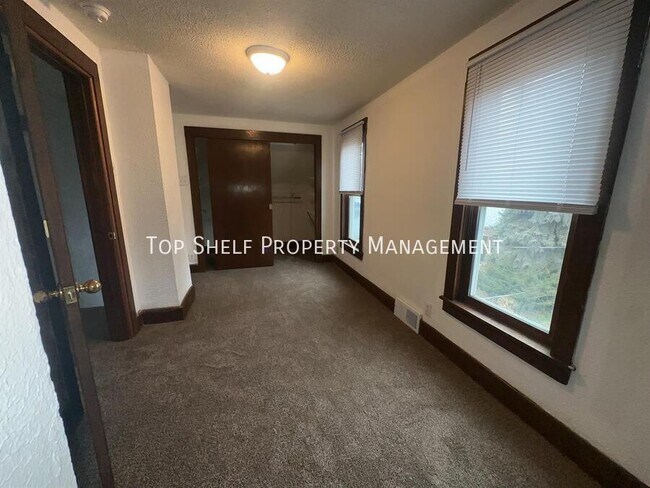 Building Photo - 621 Oak Park Ave