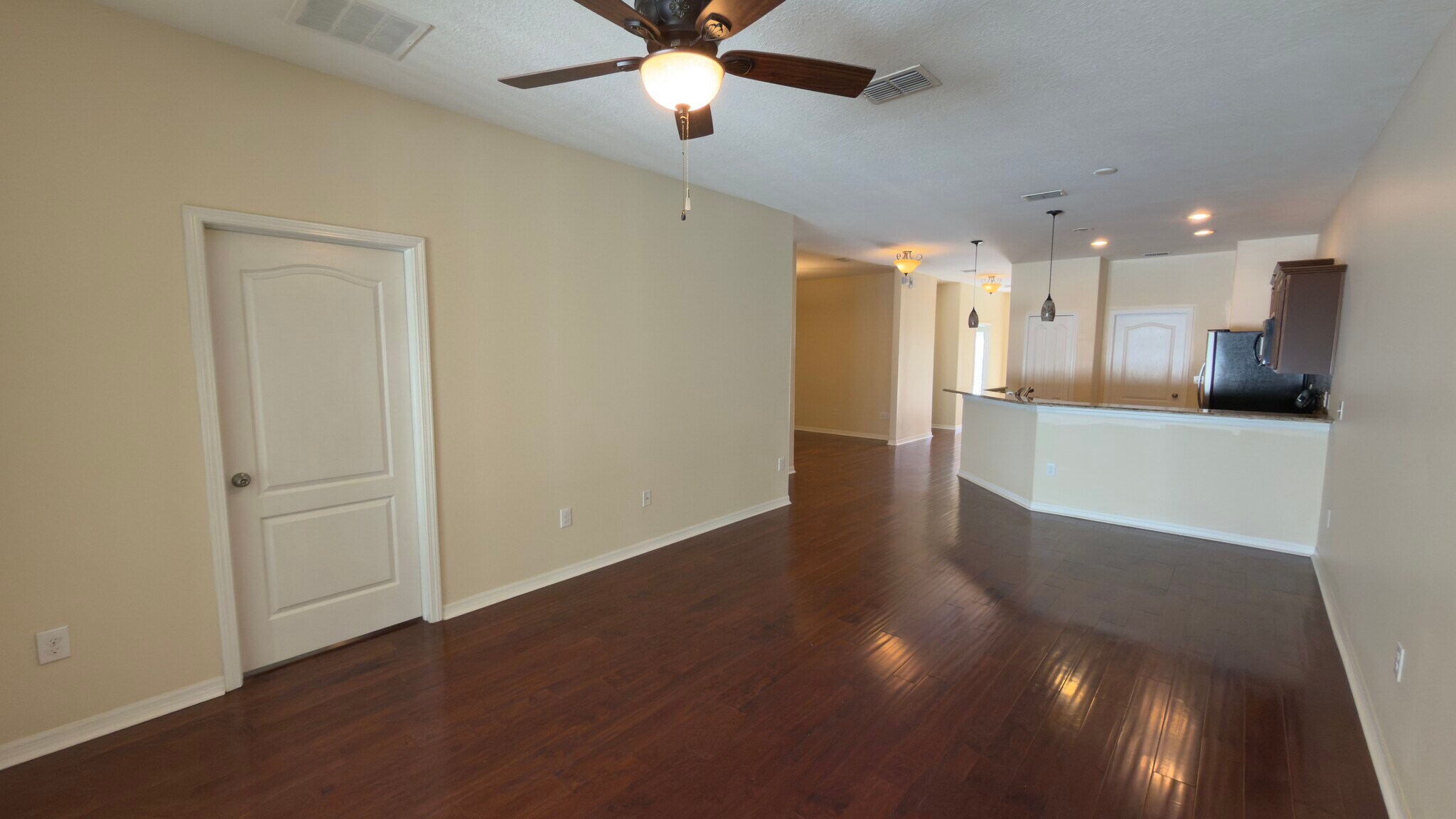 Building Photo - 4008 Shade Tree Ln