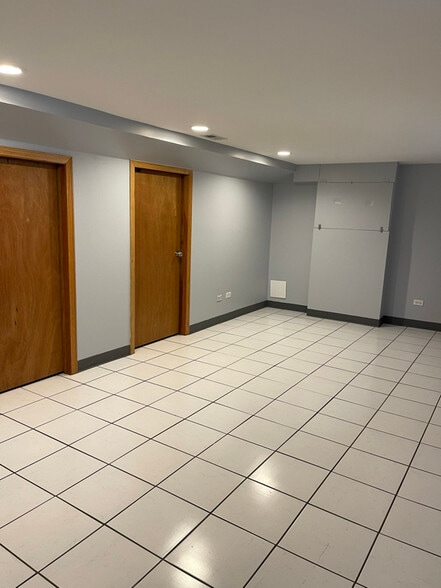 Building Photo - 4031 N Austin Ave