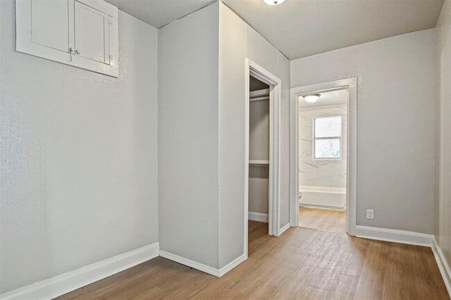 Building Photo - 907 N McKinley Ave