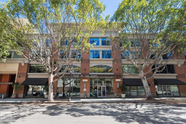 Building Photo - 840 E Green St