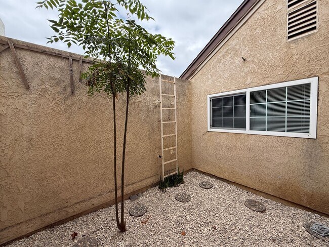 Building Photo - 1422 Eagle Ct