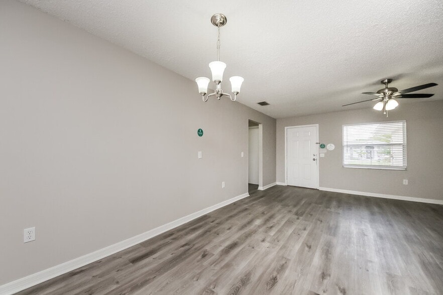 Building Photo - 242 Cheshire Ct