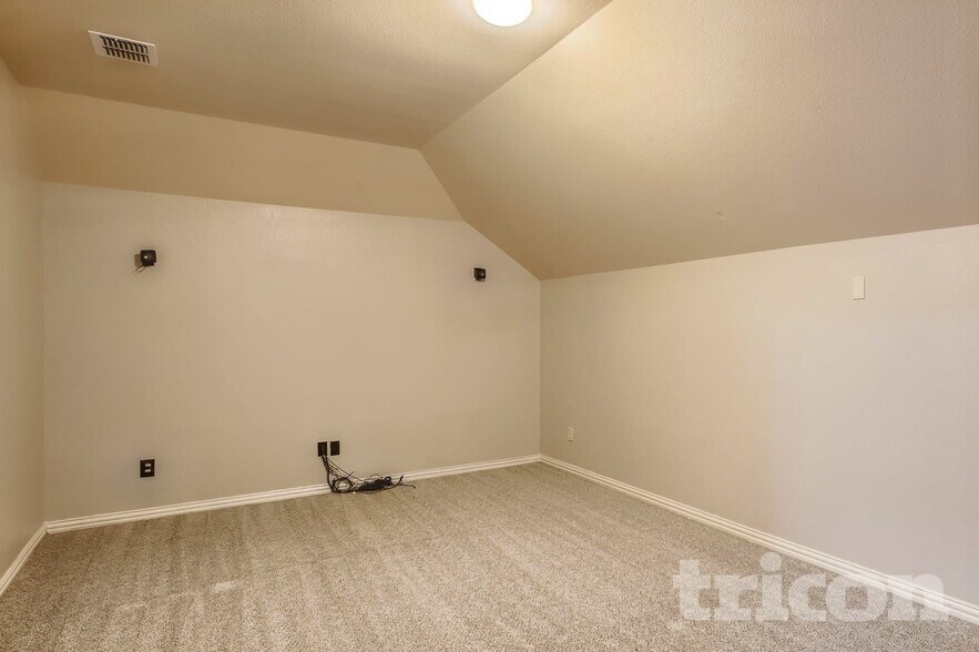 Building Photo - 396 Florence Dr