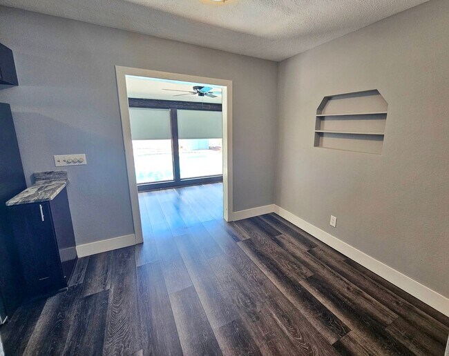 Building Photo - St. Petersburg Pool Home - 3 Bedroom 2 Bath