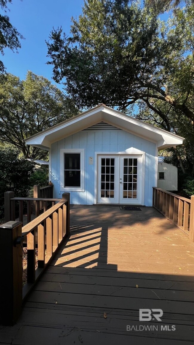 Building Photo - 905 Van Ave