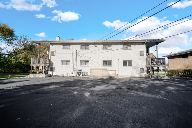 Building Photo - 31 Wellington Ave