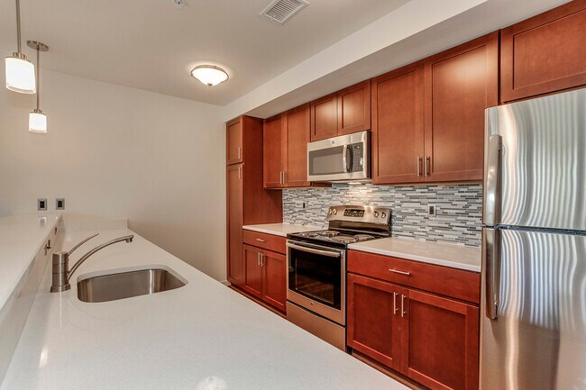 Building Photo - 905 N Jackson St