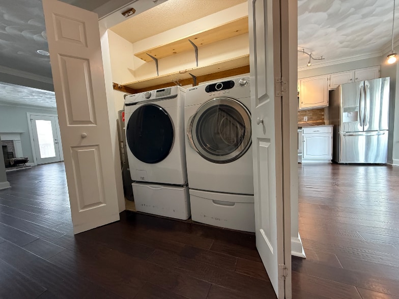 Building Photo - 658 Lord Dunmore Dr