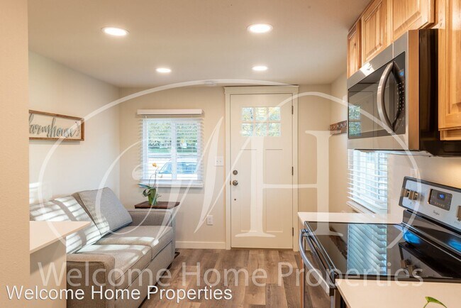 Building Photo - 205 Woodland Ave