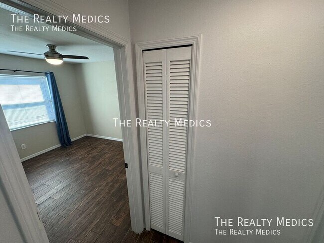 Building Photo - 2601 Bridle Dr