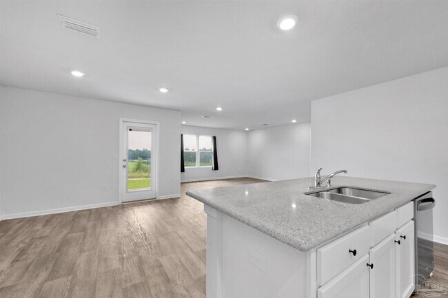 Building Photo - 5631 Guinevere Ln