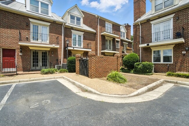 Building Photo - Updated Brick Condo in the Heart of Downto...