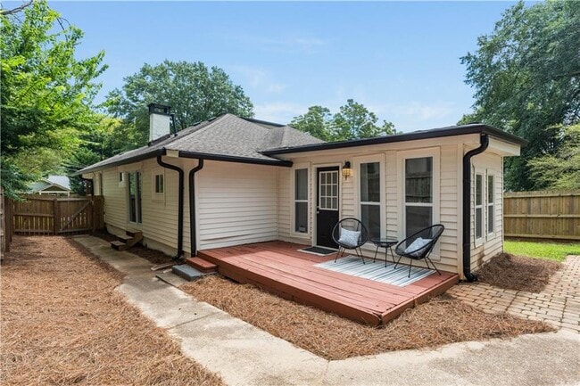 Building Photo - 200 Lowry St NE