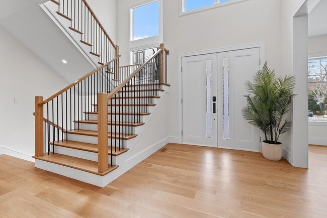 Building Photo - 5 Colonial Rd