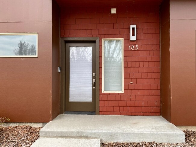 Building Photo - Eagle Crest Condo at Lone Pine