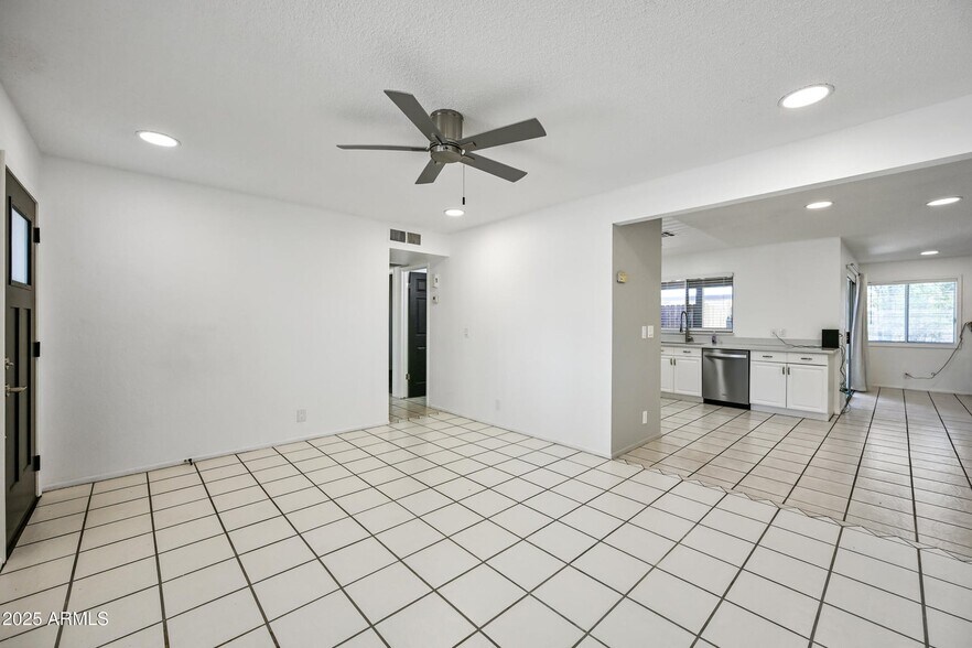 Building Photo - 5833 W John Cabot Rd