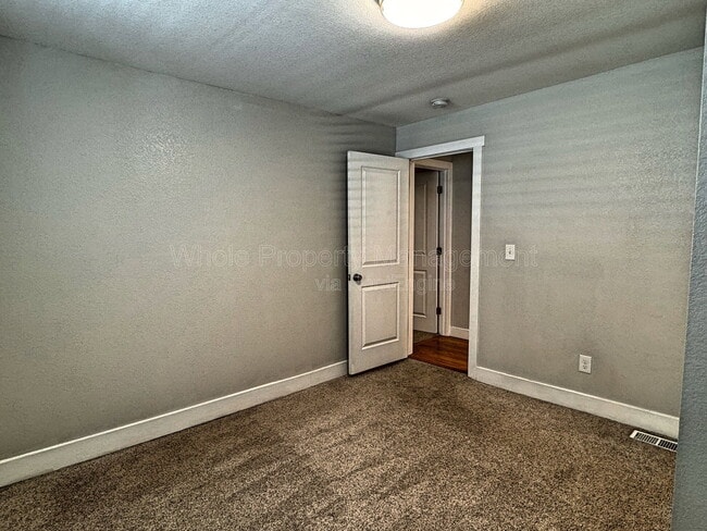 Building Photo - 4720 Elm Ct