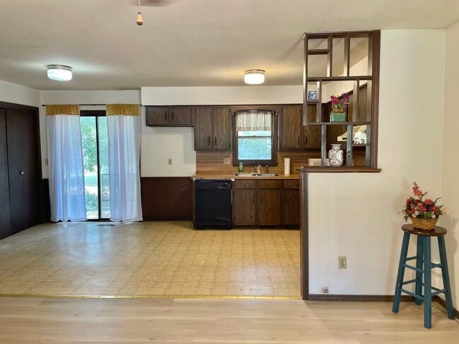 Building Photo - Cute house north Springfield