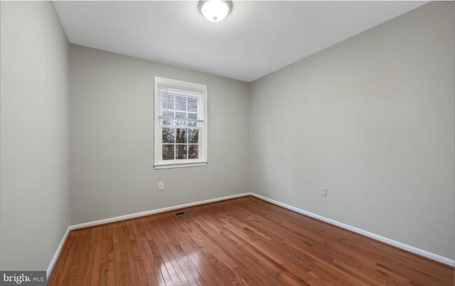 Building Photo - 5822 Burke Manor Ct