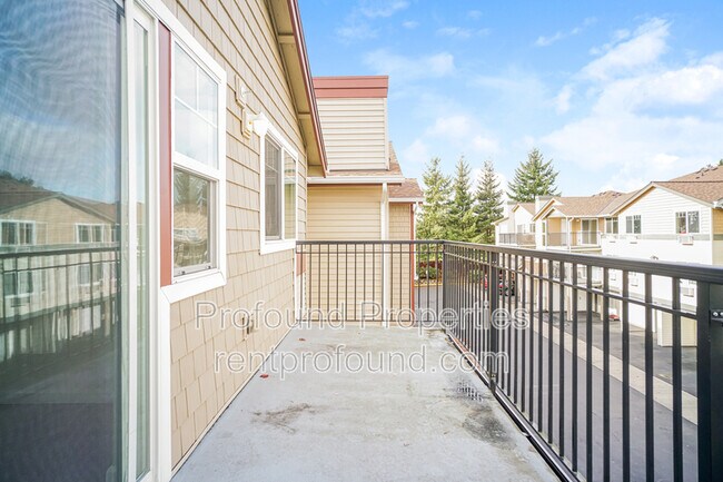 Building Photo - 760 NW 185th Ave