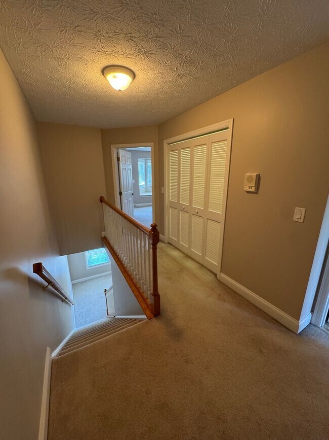 Building Photo - 2 Bed 2 full and 2 1/2 Bath- Imperial PA