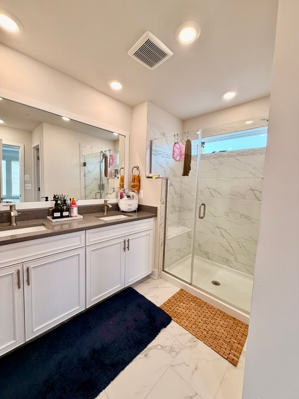 Building Photo - 11470 St Luke Dr