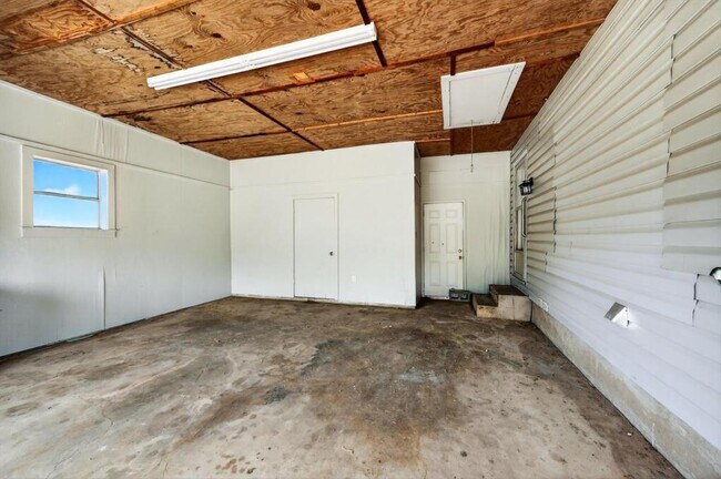 Building Photo - 707 Carver St