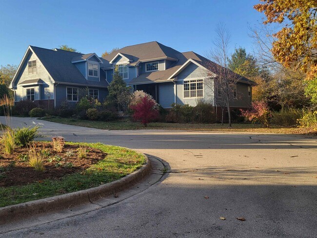 Building Photo - 4582 Bishops Ct