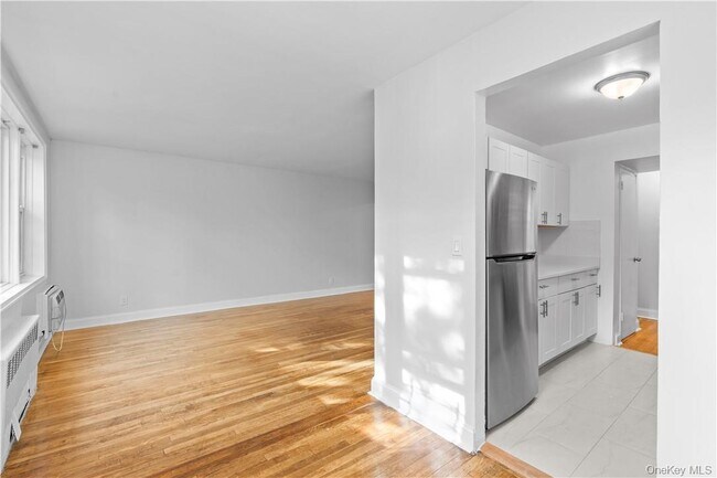 Building Photo - 700 Scarsdale Ave