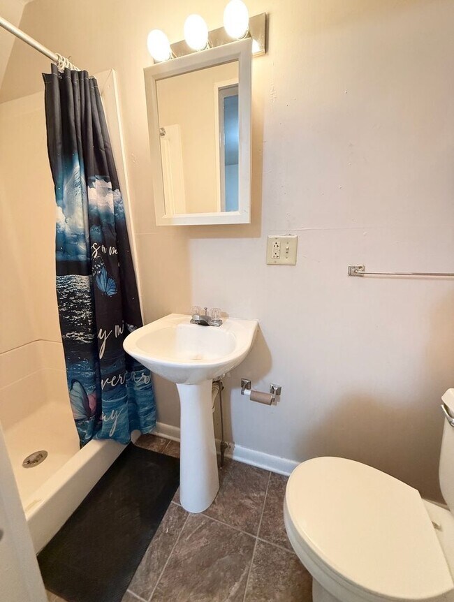 Building Photo - KEE - 909-911 N 10th