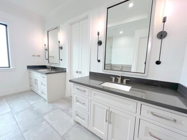 Building Photo - 2122 Blalock Rd