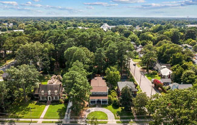 Building Photo - 620 Falls Rd