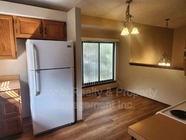 Building Photo - 146 Lois Dr